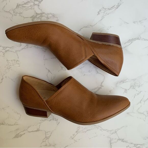 Naturalizer Women's Carlyn Block Heel Ankle Bootie in Brown | Size 8 - Picture 2 of 8